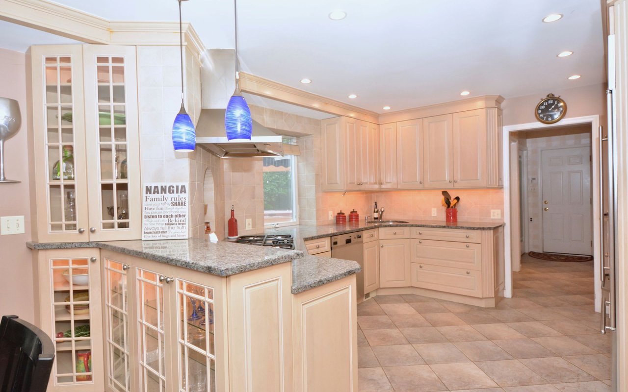 1 W CARTWRIGHT DR