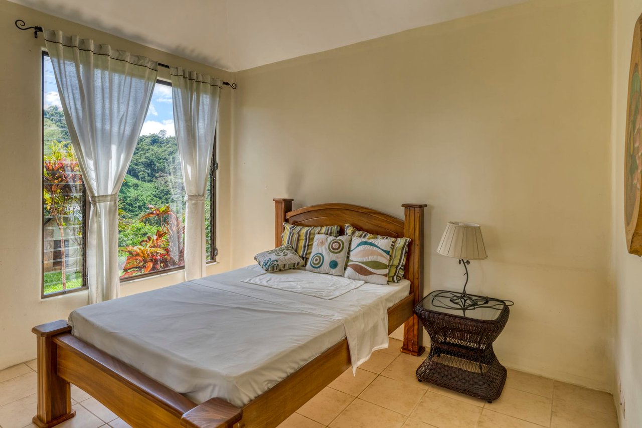 Luxury with Altitude 5 Bedroom Ocean & Mountain View Home 