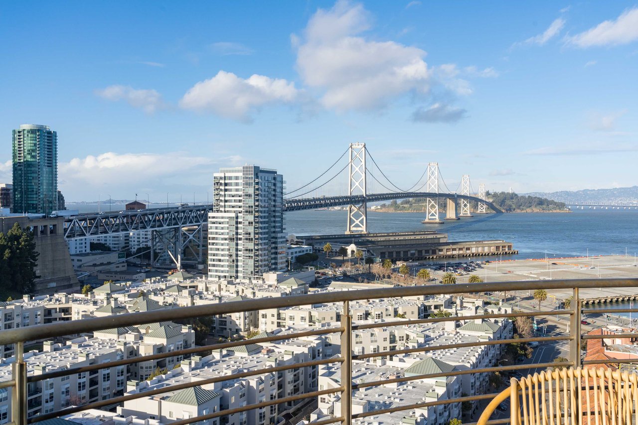 219 Brannan Street Unit: 18D