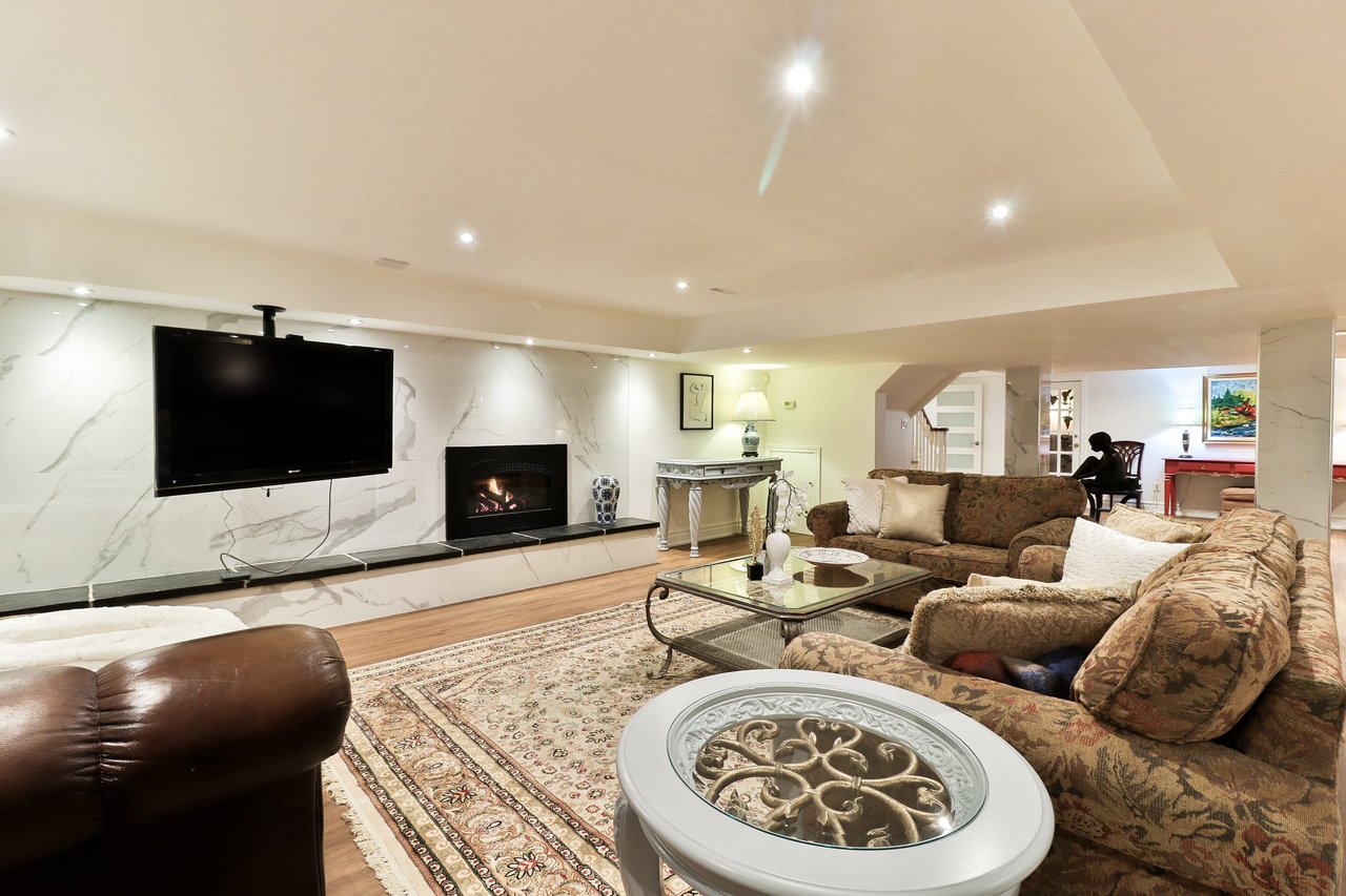 2200 Shardawn Mews