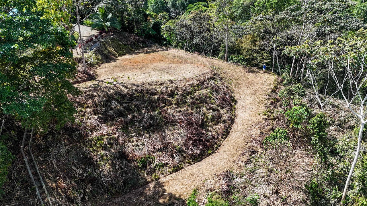 An elevated 1.2 acres lot with two plantels, panoramic mountain and jungle views.