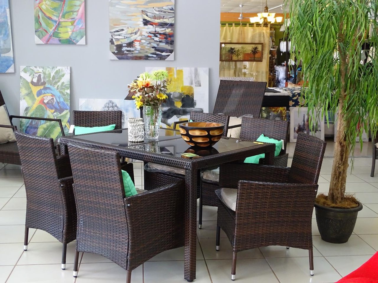 Uvita Profitable Retail Business! So Much More Than a Furniture Store!