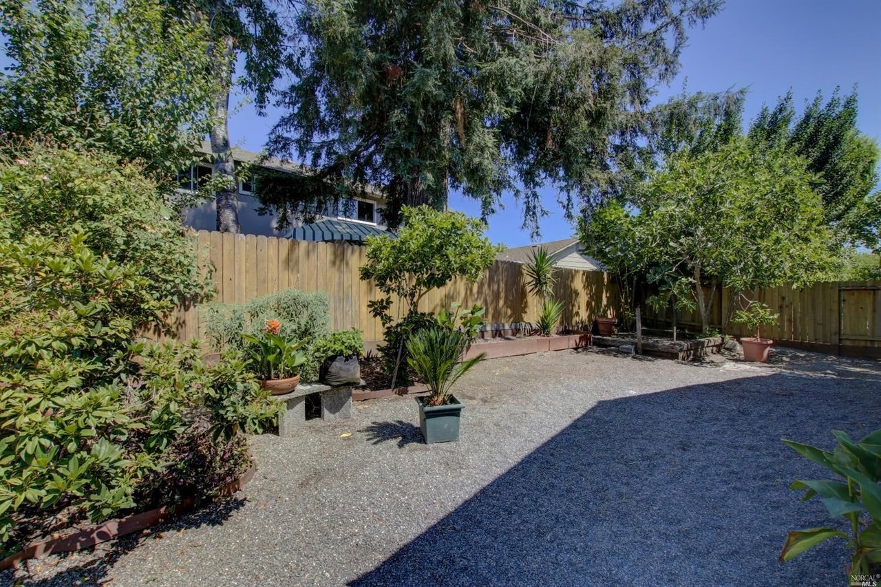 1617 Caulfield Ln