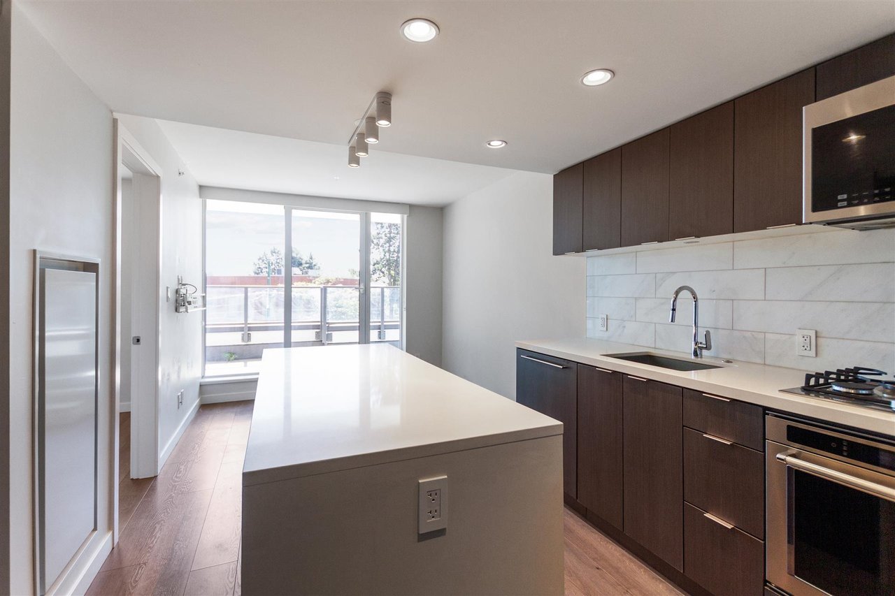 208-8238 Lord St
