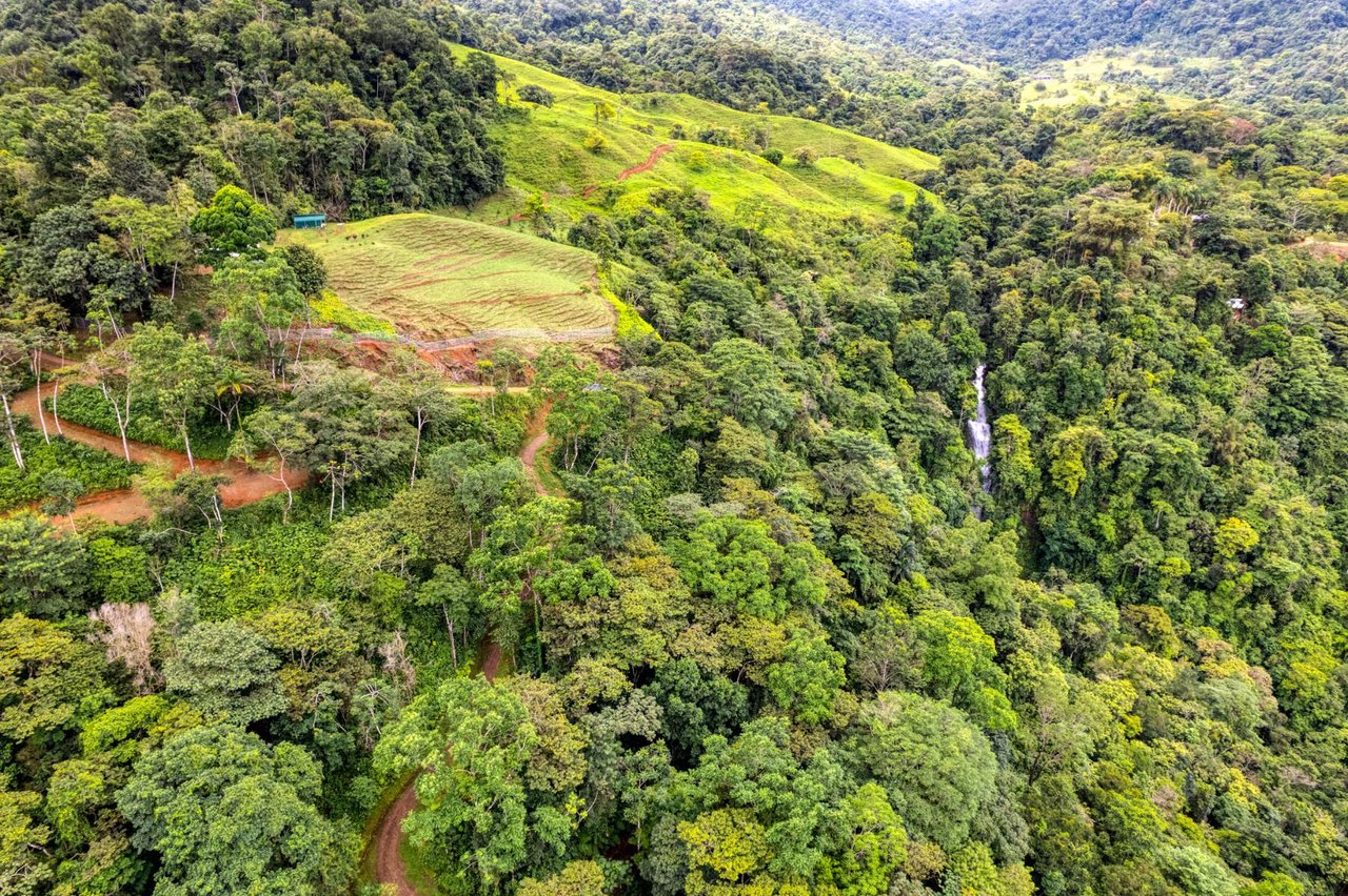 Private Waterfall Farm Cabin, Perez Zeledon, San Jose