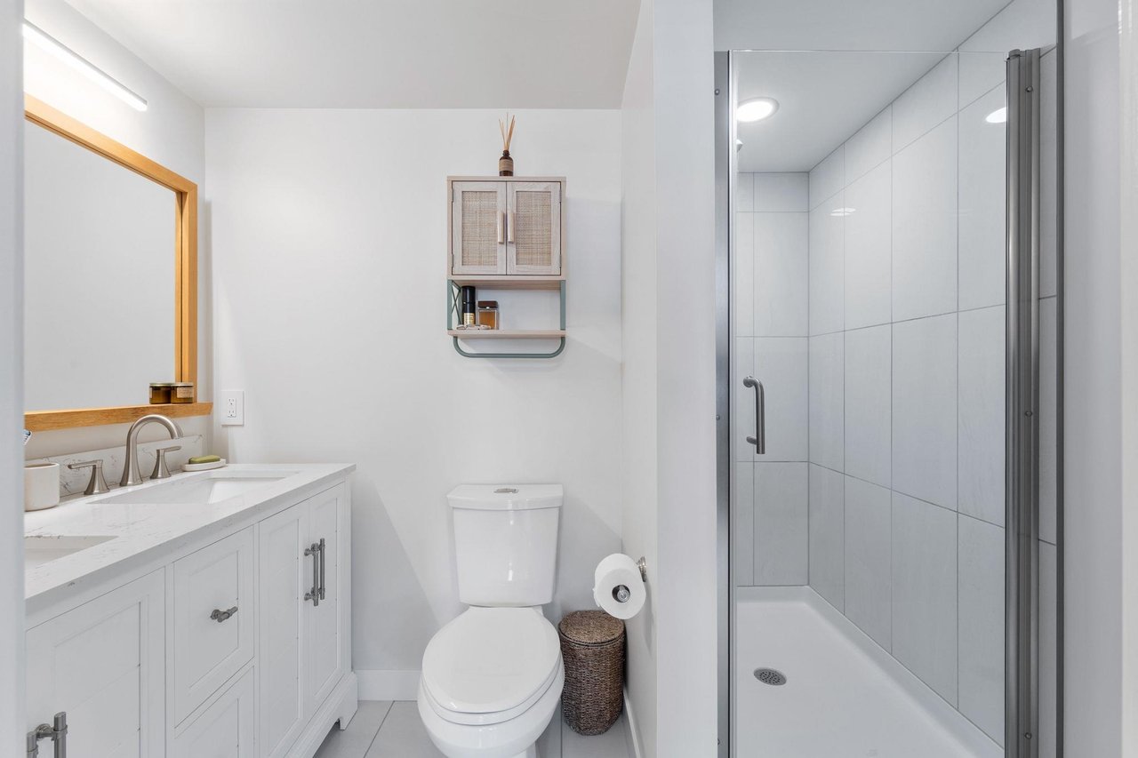 312-1466 Pemberton Ave