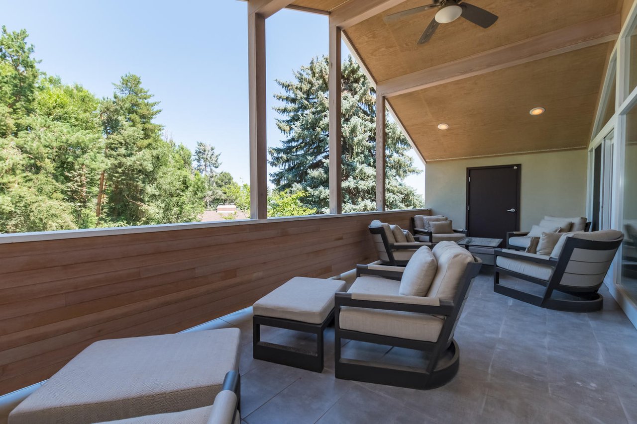 1010 Rosehill Dr