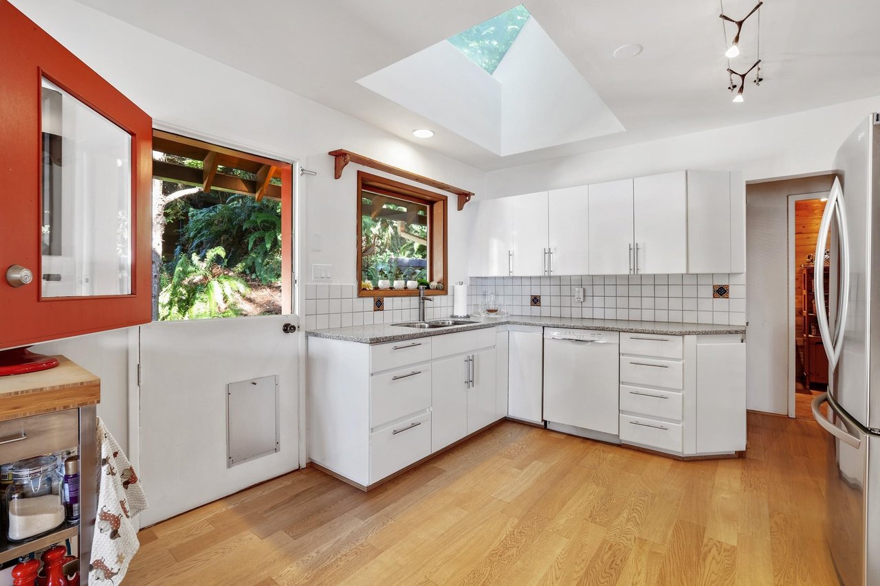325 Bayview Pl