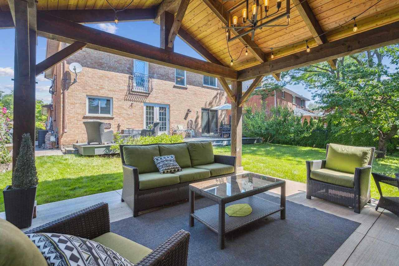 Updated Glen Abbey home with an Entertainers Backyard Paradise