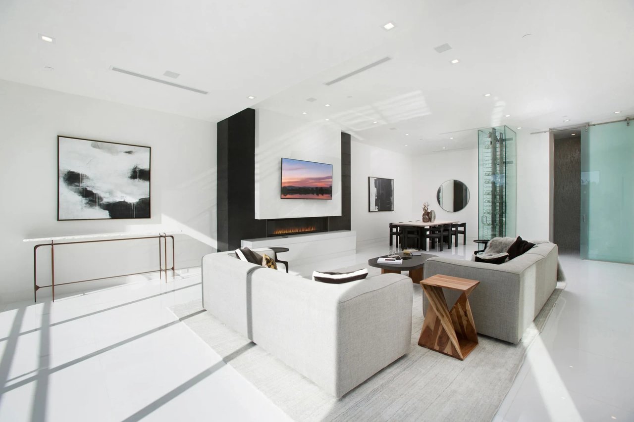 BEVERLY CREST DR