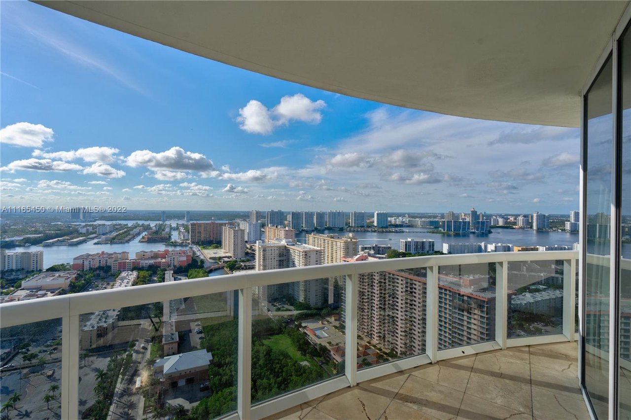 17201 Collins Ave #3708 Sunny Isles FL