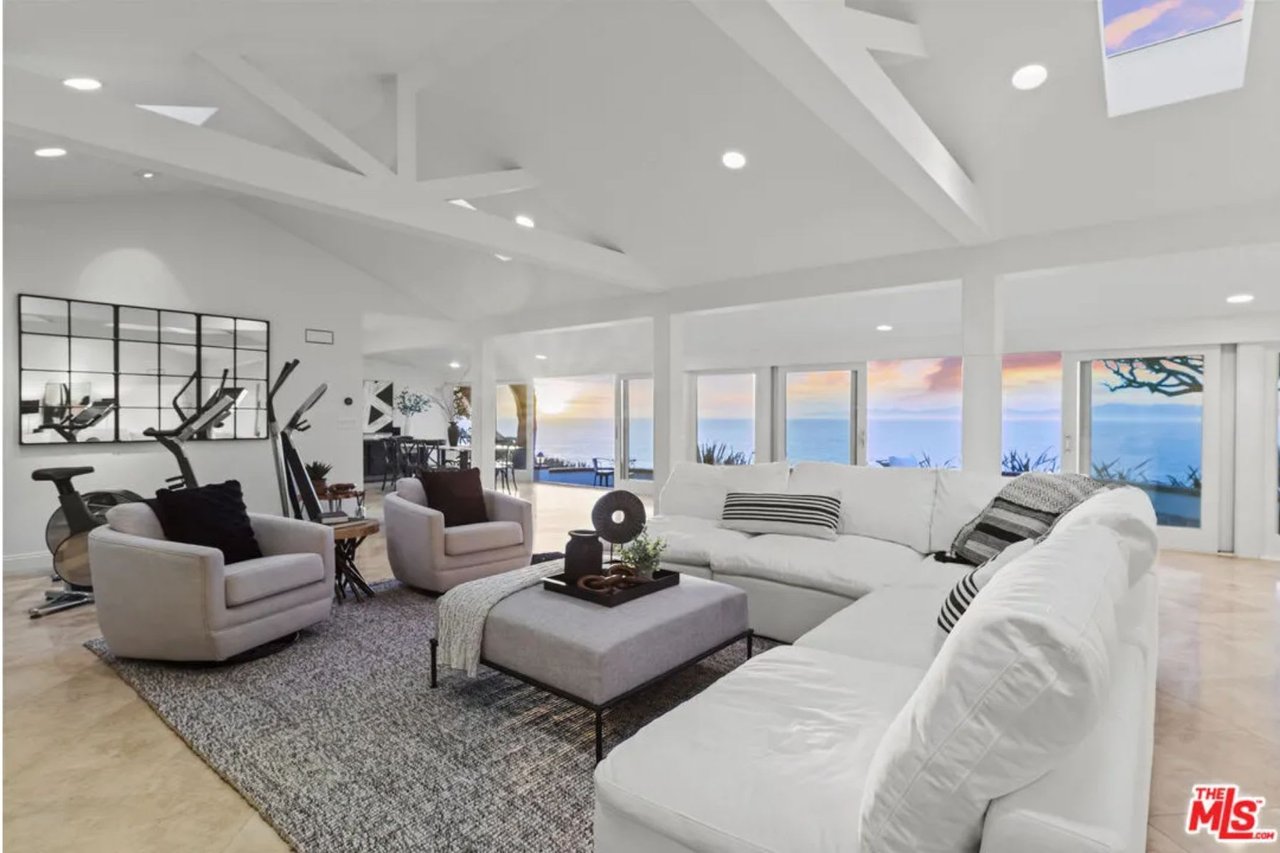 1115 Palos Verdes Dr