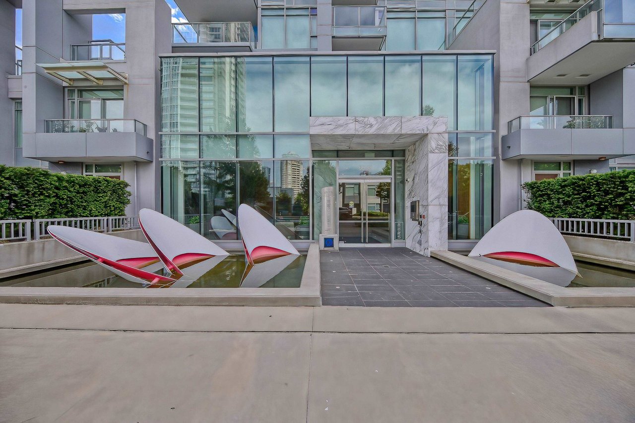 708-6538 Nelson Ave