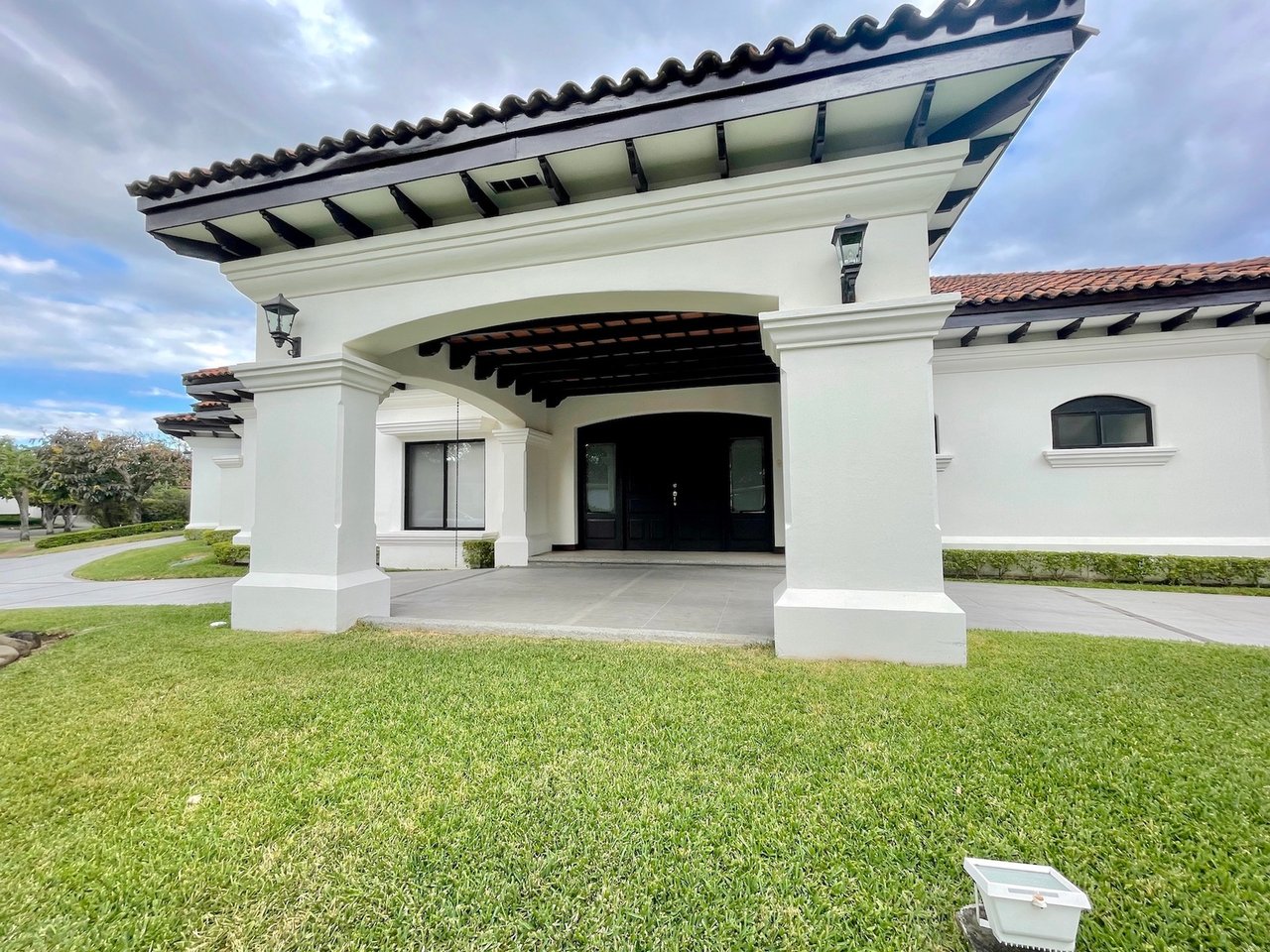 Neo Colonial Investment Home, Santa Ana, San Jose