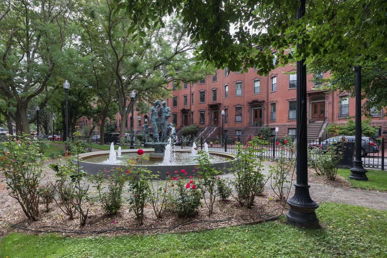 Worcester Square - 2 bed 2 bath with Private Roof Deck and Laundry! July 1 or 15! 