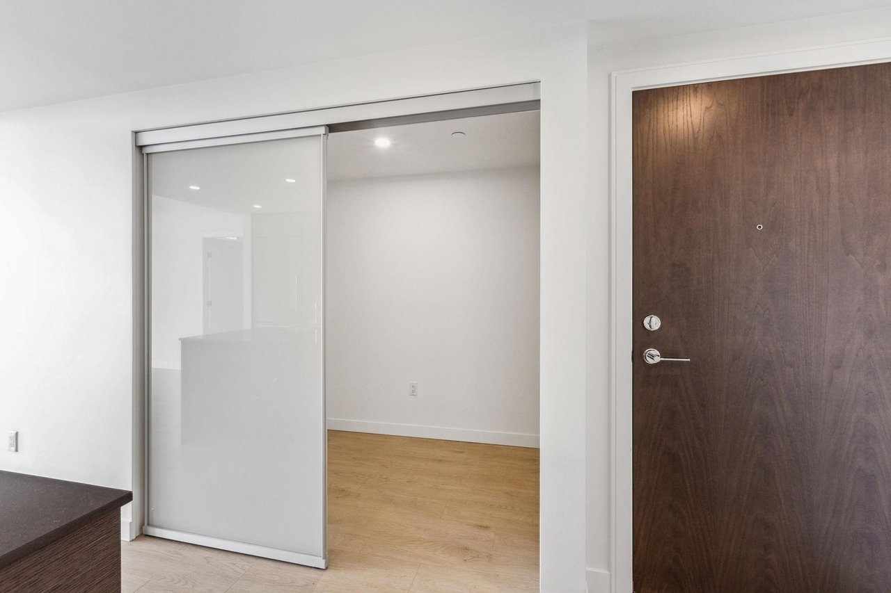 2105-200 Klahanie Ct