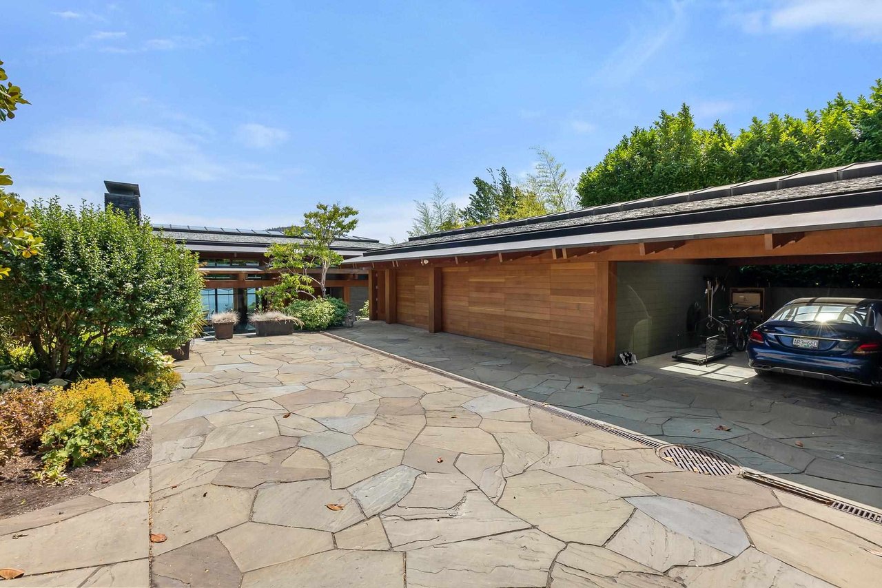 672 Beachview Dr