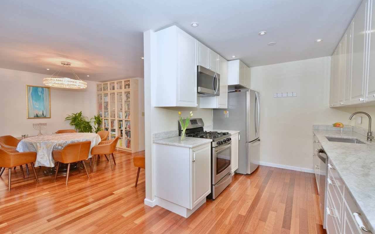 16 Lexington Ct