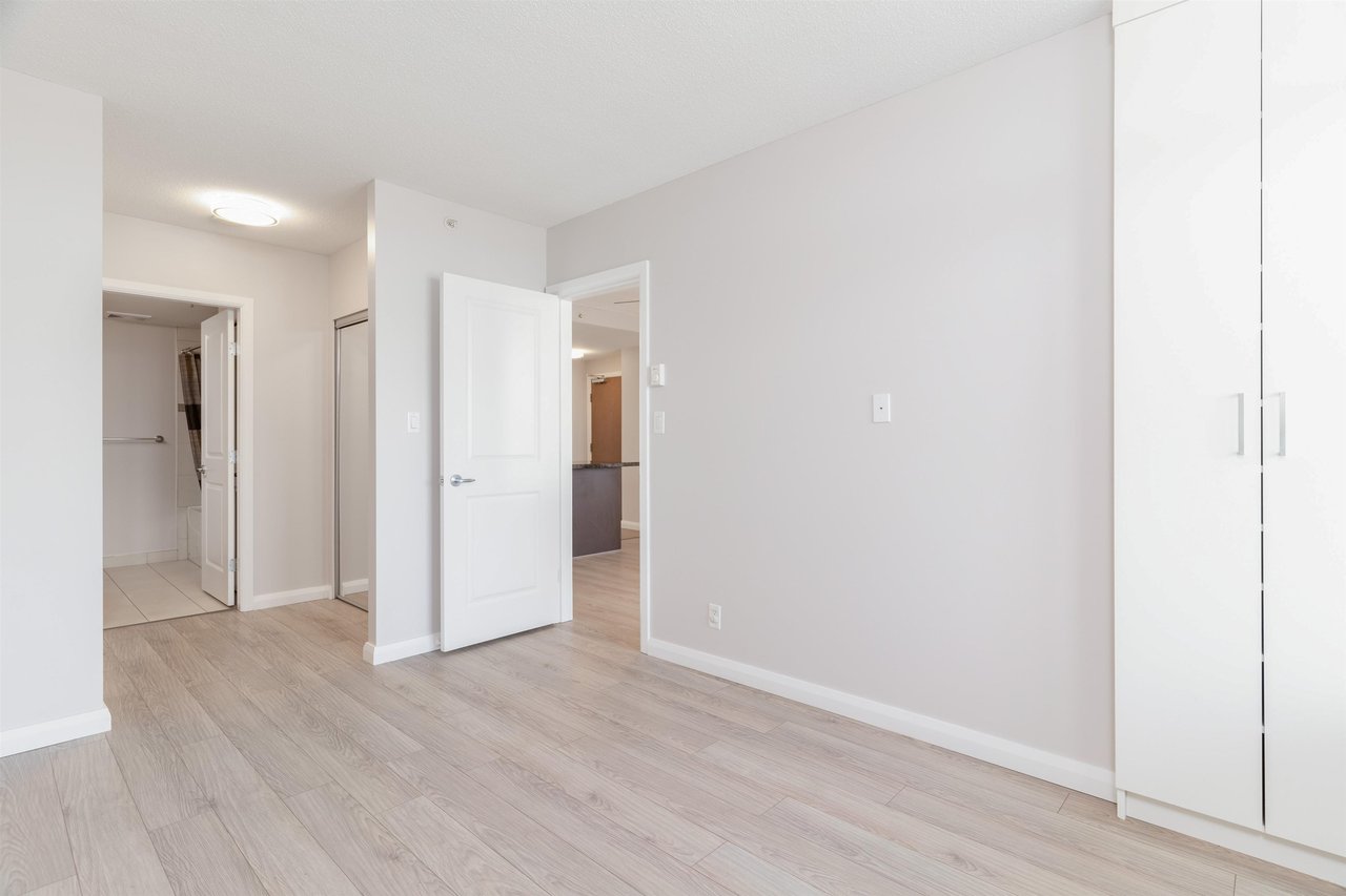 3505-888 Carnarvon St
