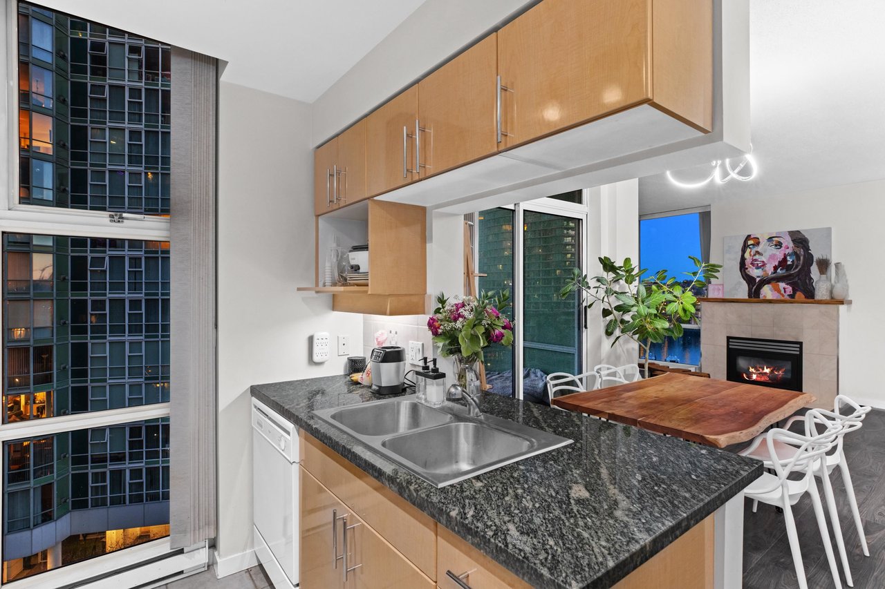1003-1099 Marinaside Cres