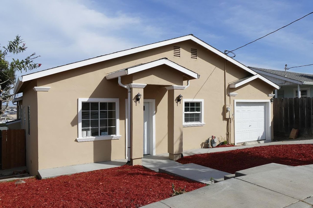 1077 Amador Ave