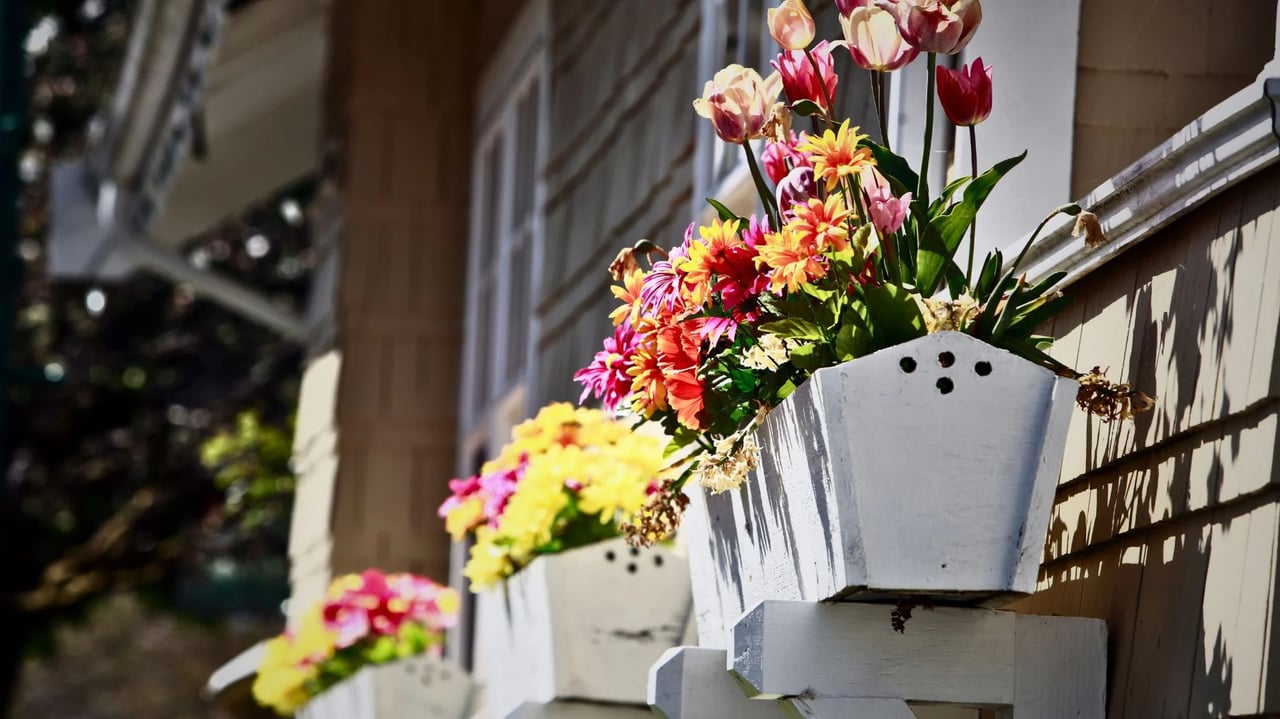 This spring is bringing more buyers but fewer bidding wars: Redfin