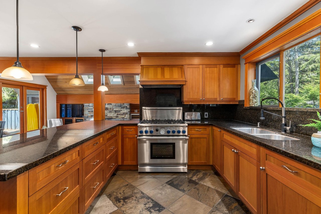9380 Emerald Dr