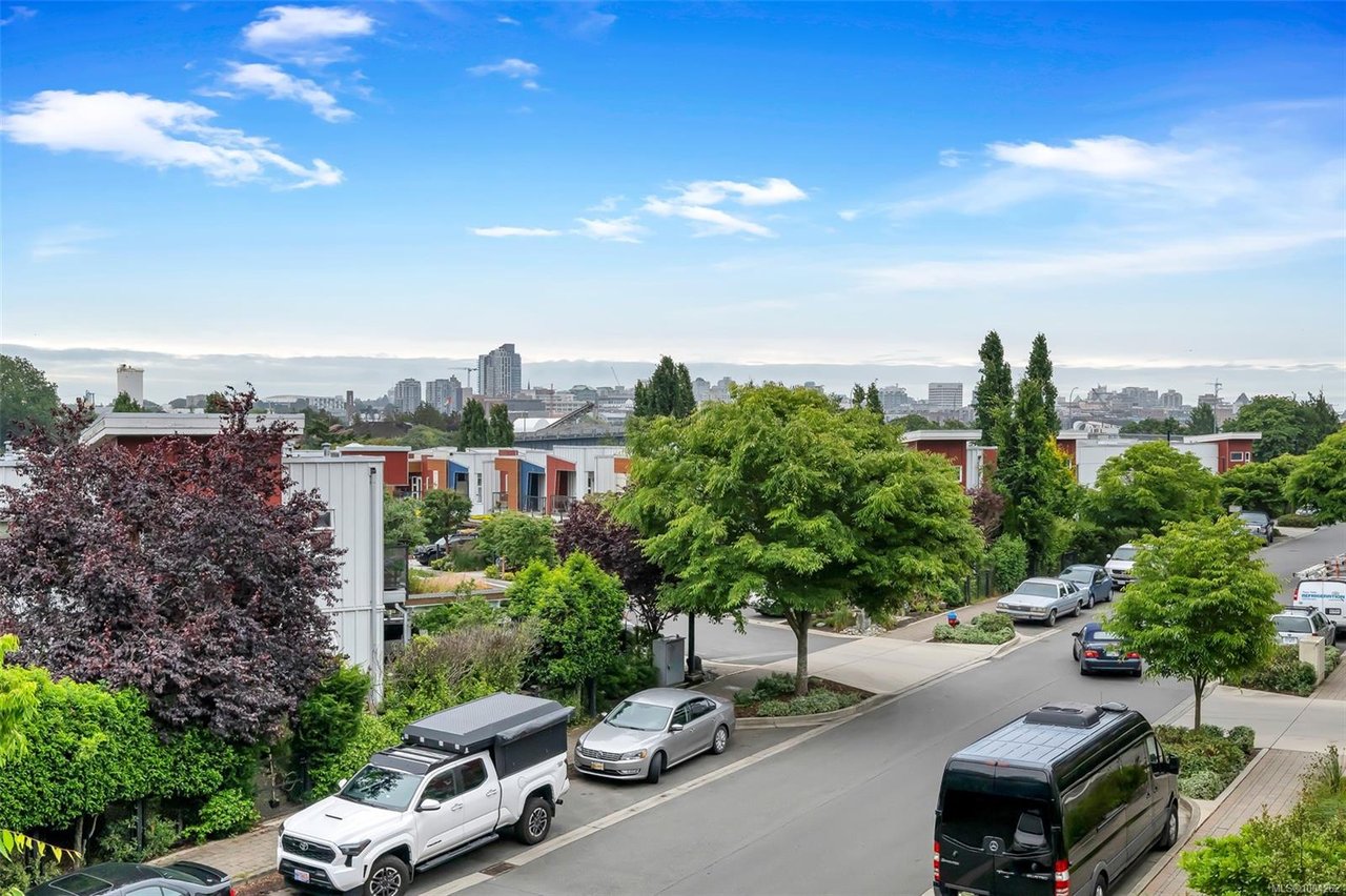 208-787 TYEE Rd, Victoria