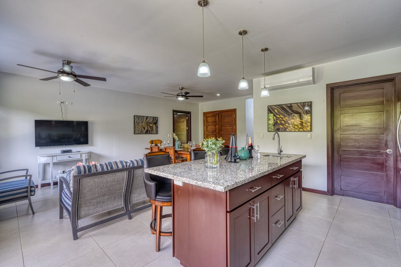 3 BEDROOM MODERN HOME WITH POOL WALKING DISTANCE TO EVERYTHING IN UVITA