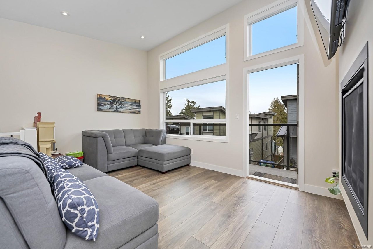 2214 Echo Valley Rise, Langford