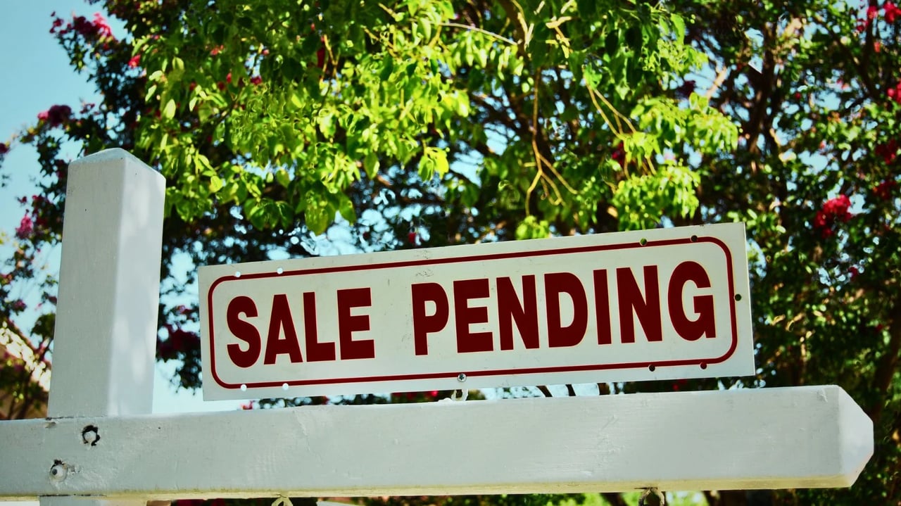 Pending home sales rose 1.5% in March, but fell short of last year