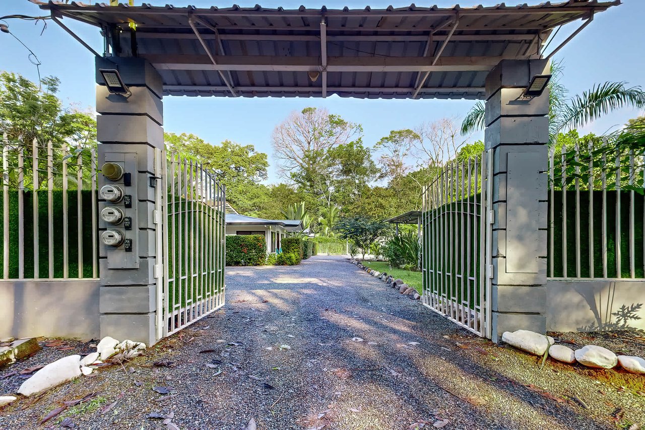 Scarlet Haven Villas, Sunset Bungalows