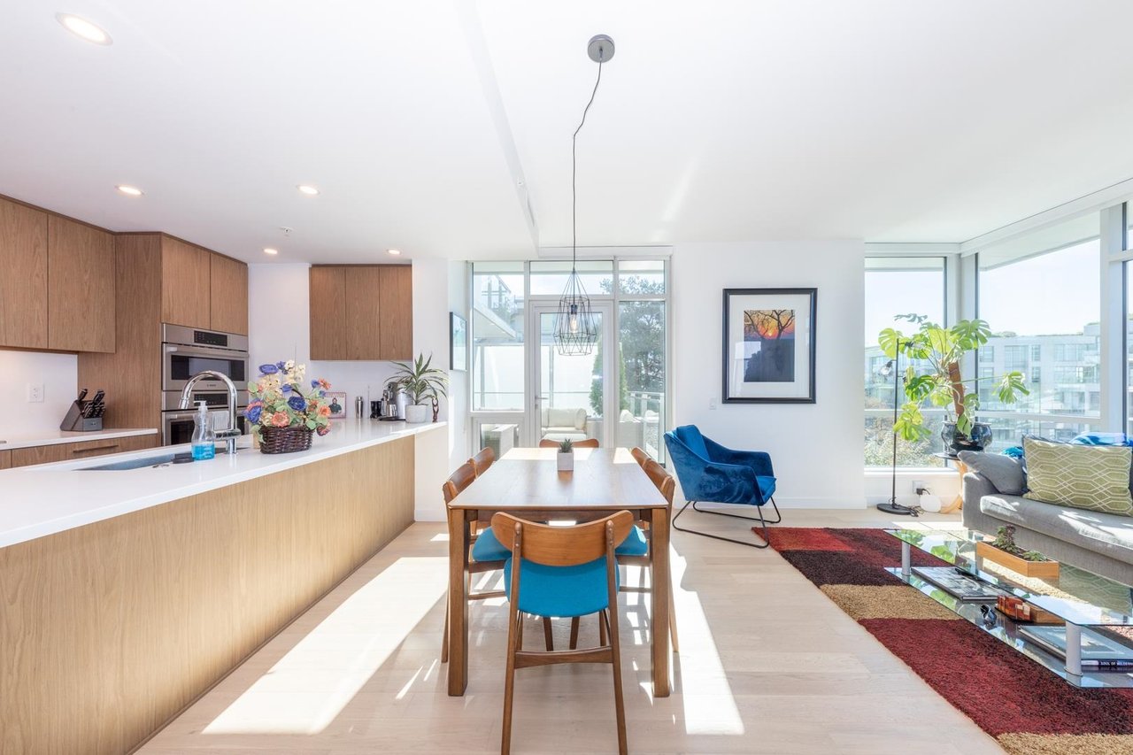 401-4988 Cambie St