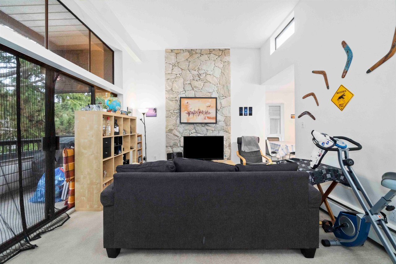 310-2255 W 8th Ave