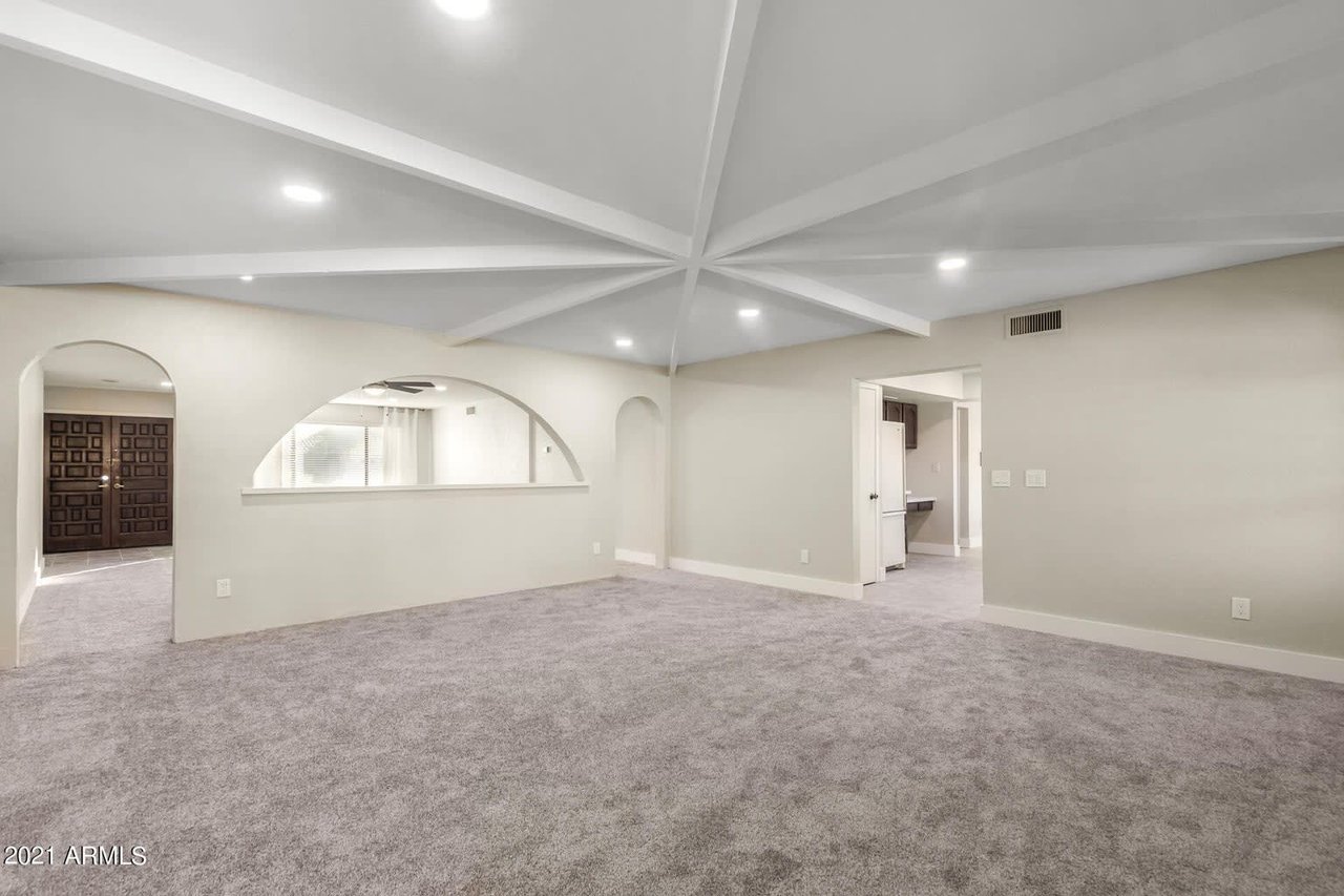2128 E Woodman Dr