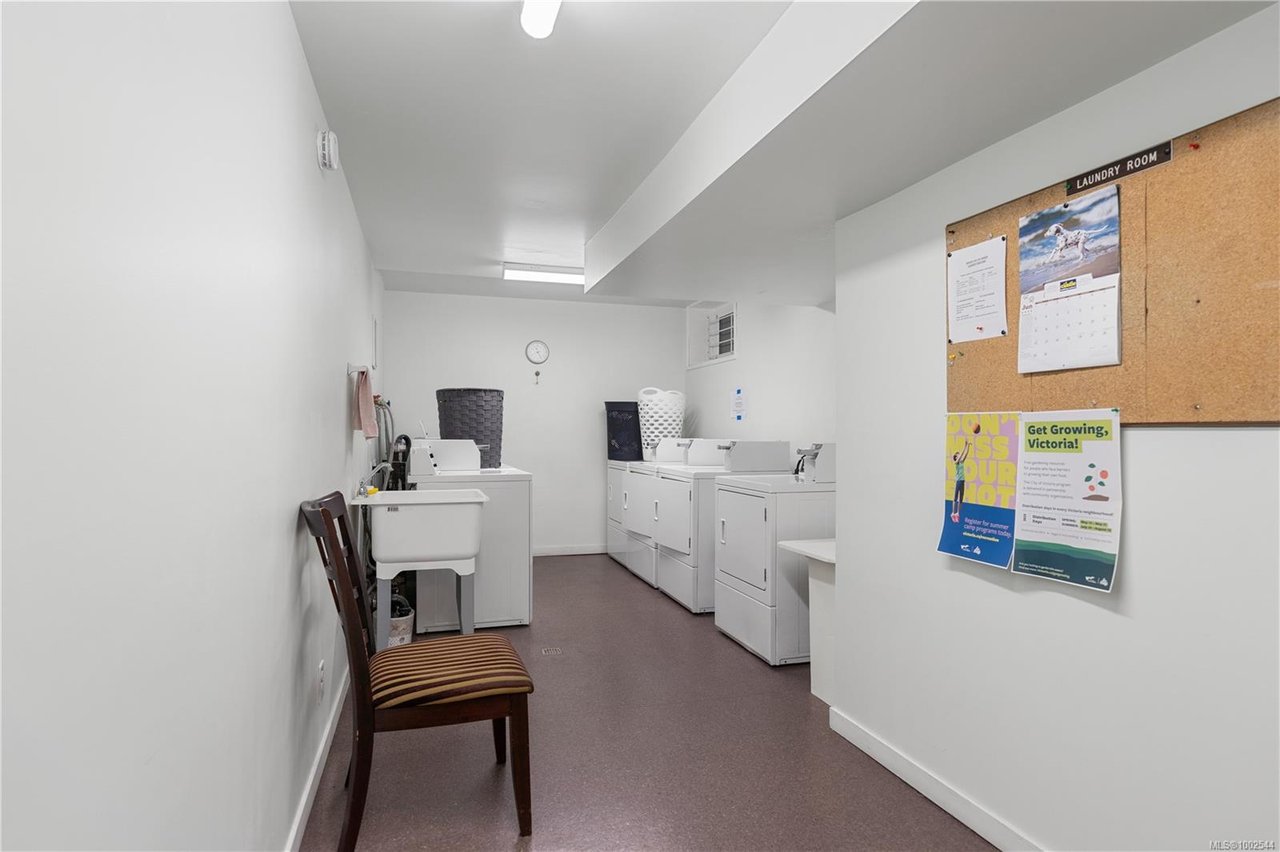 303-848 Esquimalt Rd, Esquimalt