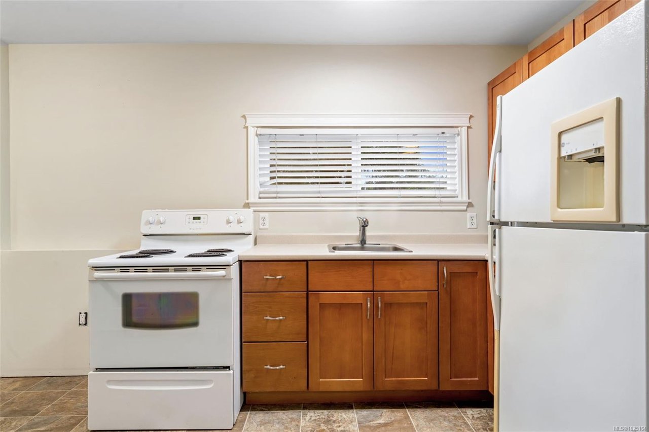 1123 Reynolds Rd, Saanich