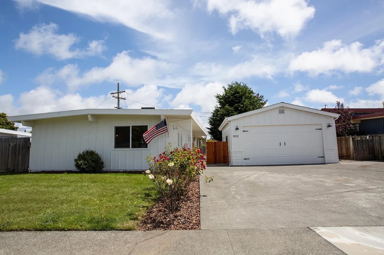 3452 Middlefield Ln