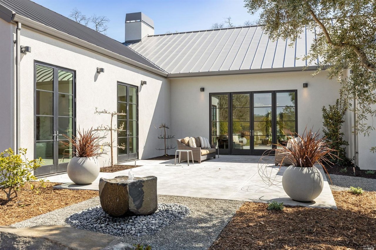 8542 Sonoma Highway