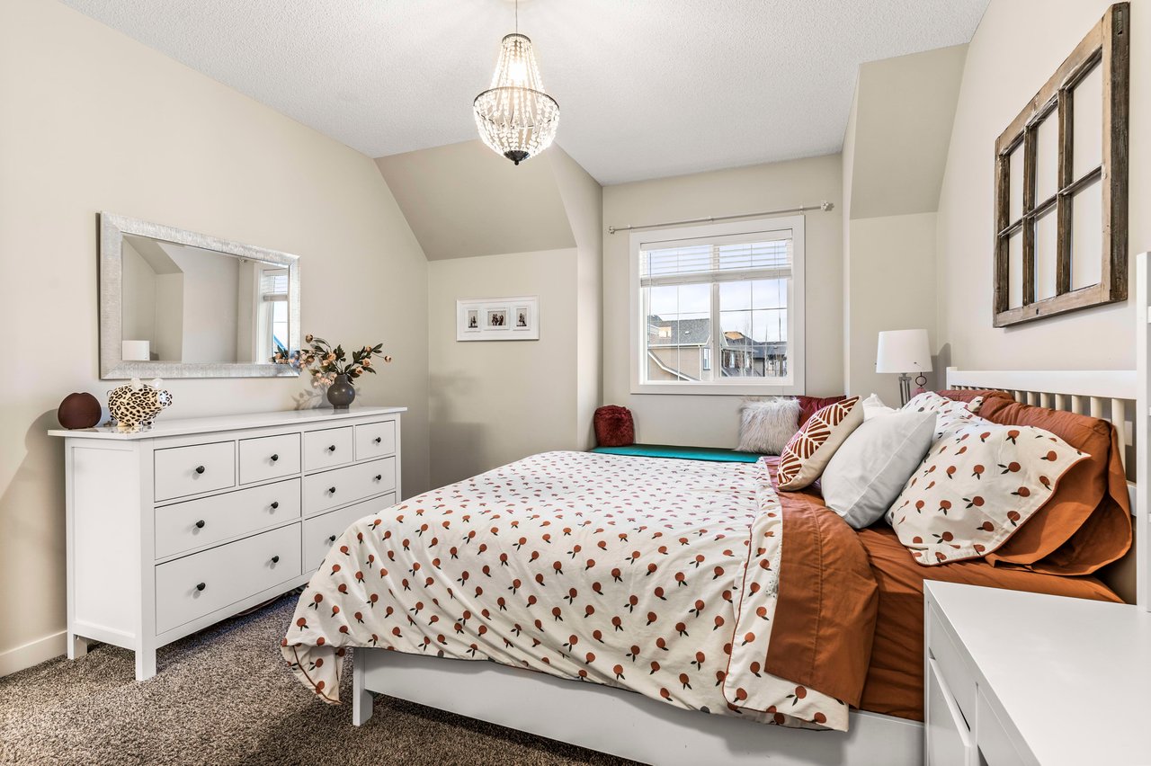208 Mahogany Bay SE