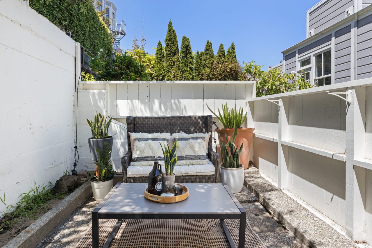 Generously Sized Condo Near Duboce Park