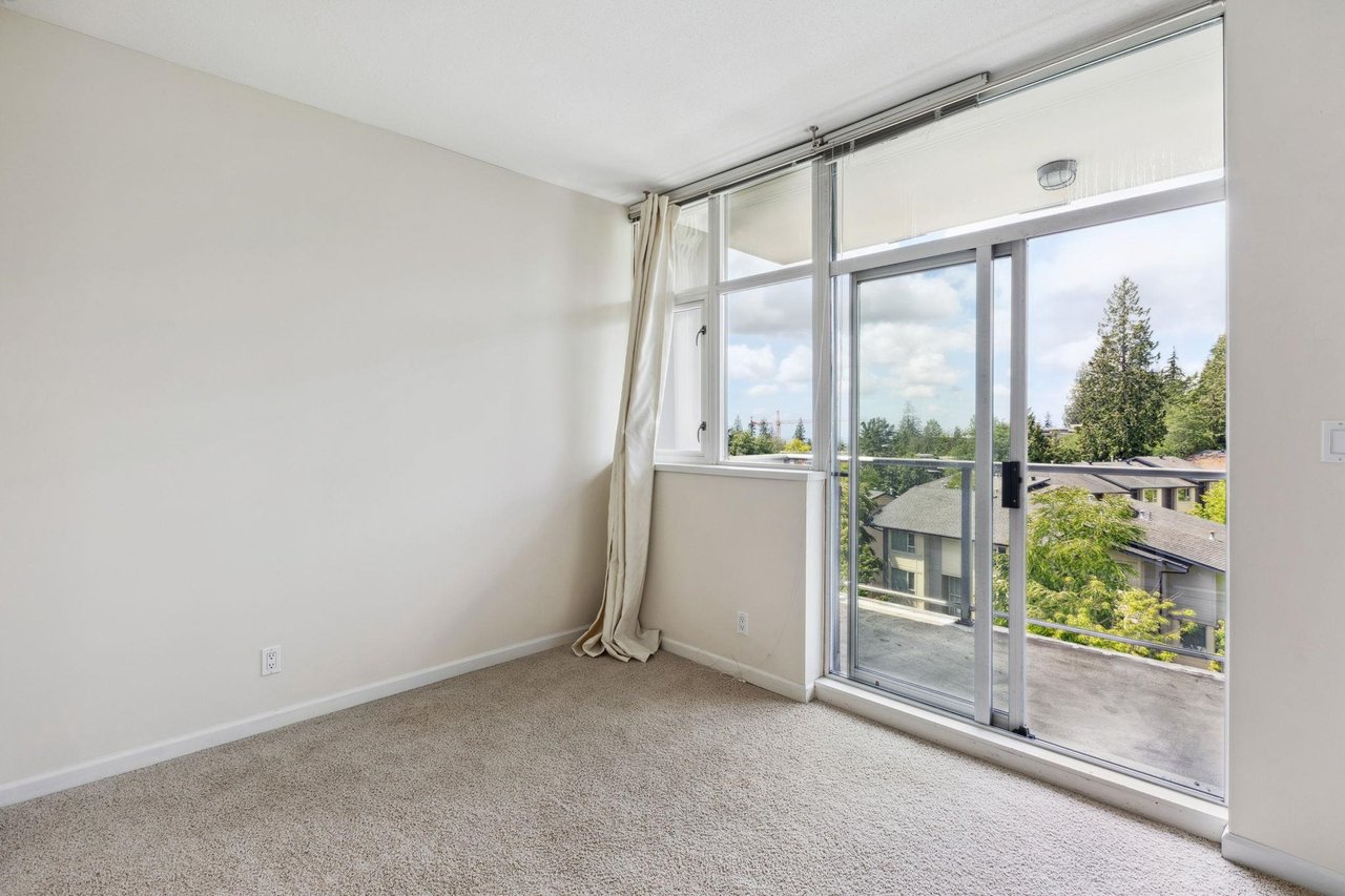 606-9288 University Cres