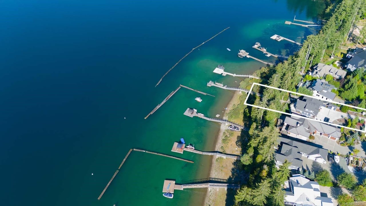 7364 Lakefront Dr, Lake Cowichan
