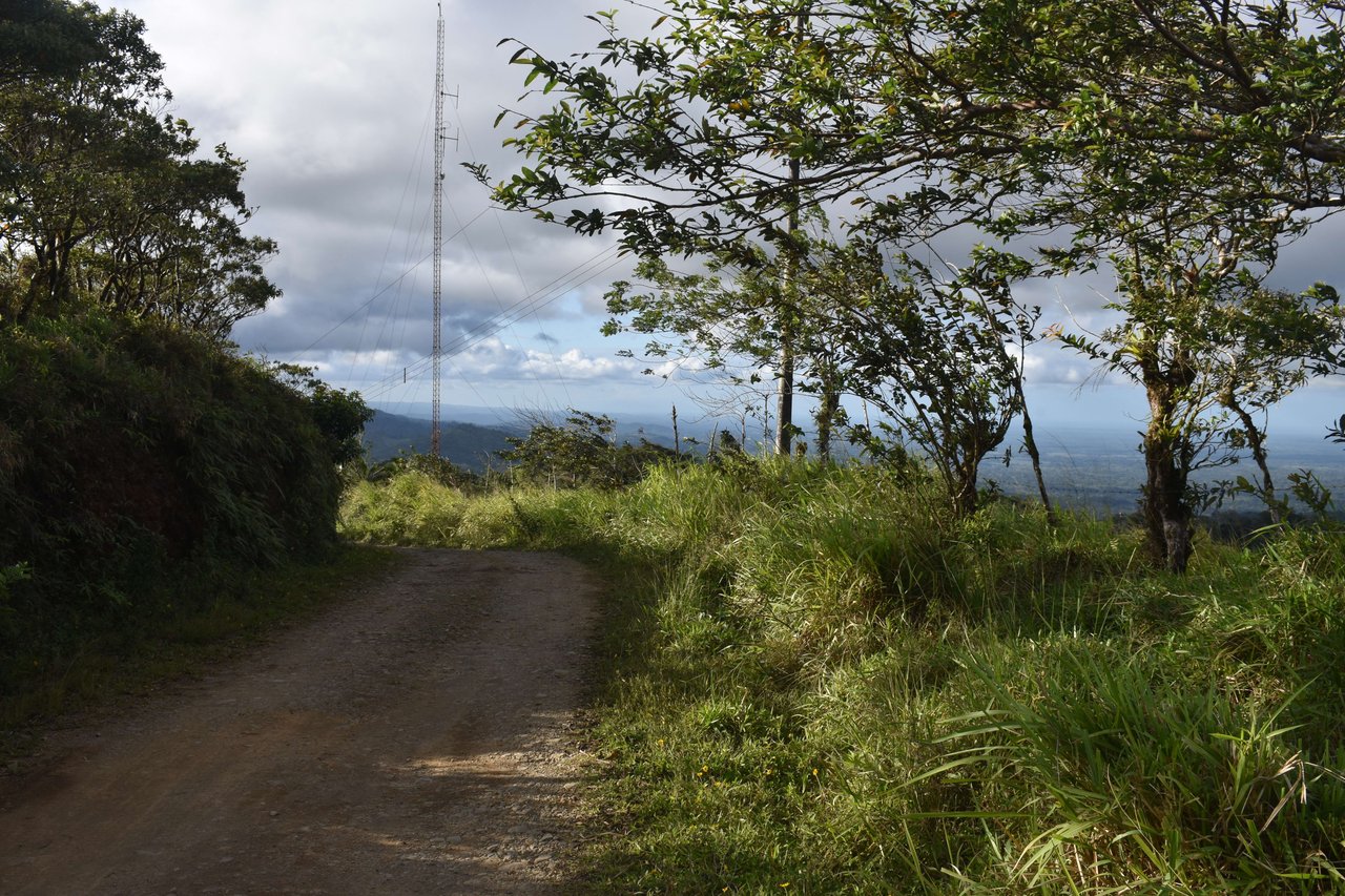 Colina del Tapir | Experience breathtaking views of Lake Nicaragua, with the majestic Concepcion Volcano against the backdrop of Ometepe Island!