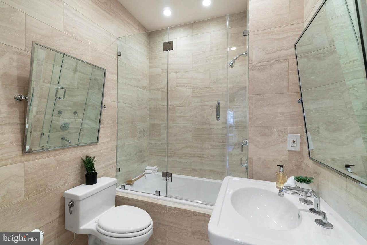 2101 N St NW, #205