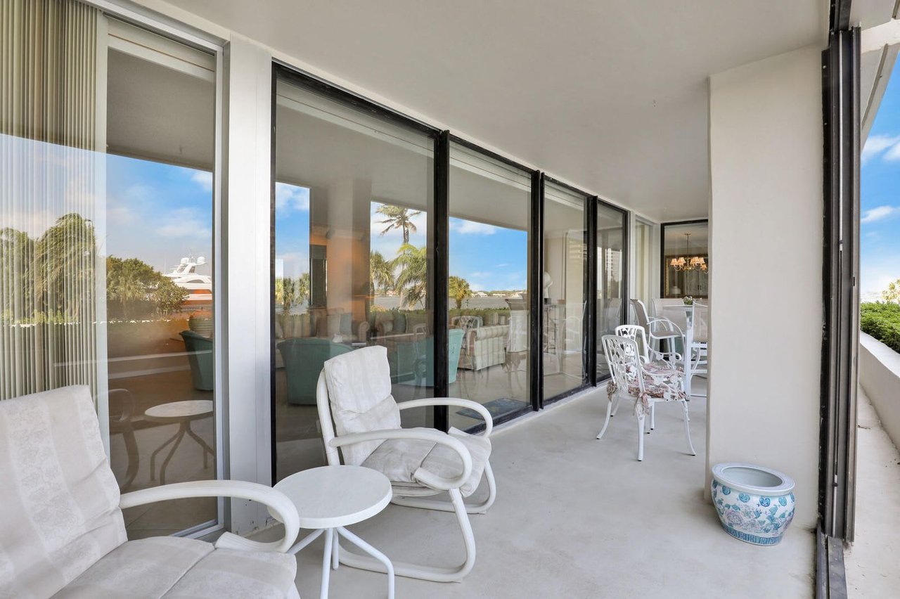 122 Lakeshore Drive #2320