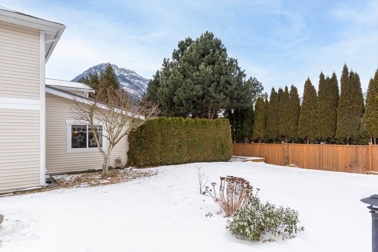 69-1821 Willow Cres