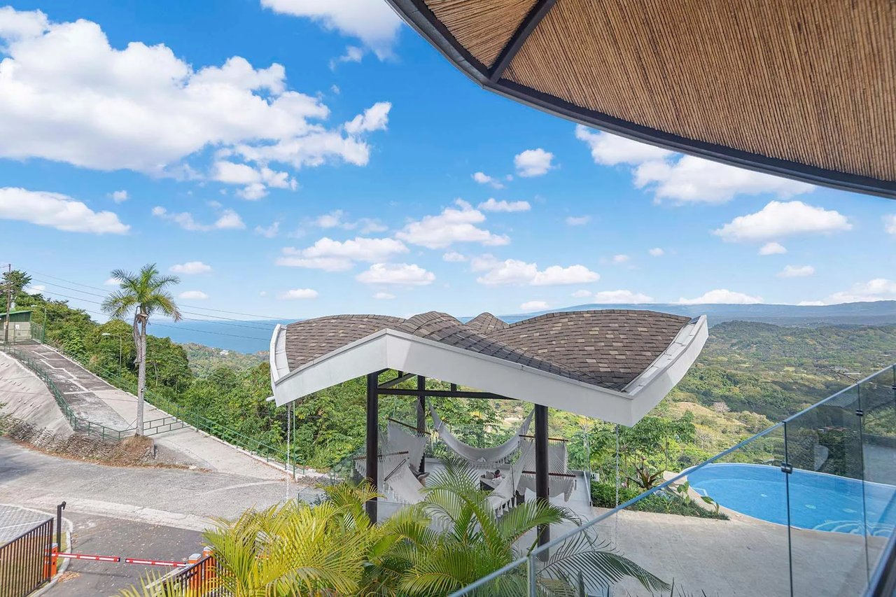 Luxury Oceanview Corner Penthouse, Jaco, Puntarenas