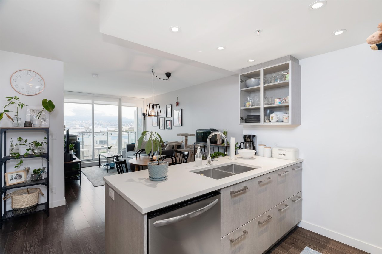 303-933 E Hastings St