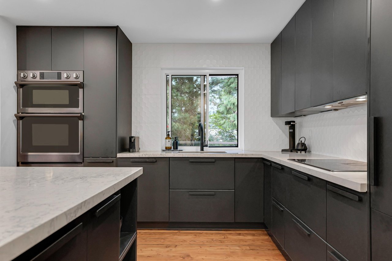 2554 Jura Cres